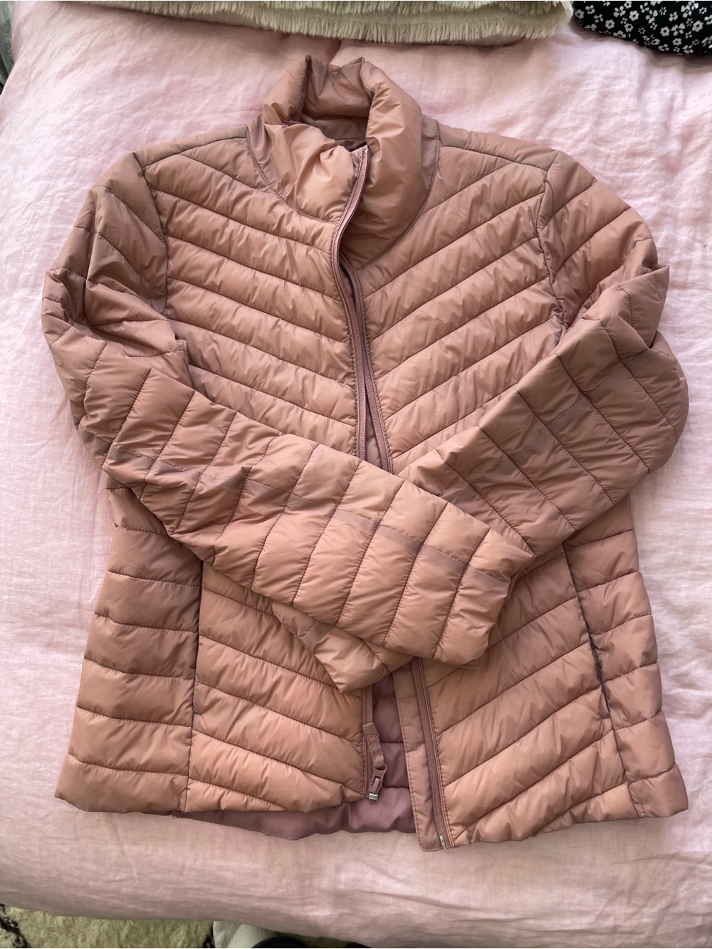 Old Navy Dusty Rose Quilted Lightweight Puffer Jacket